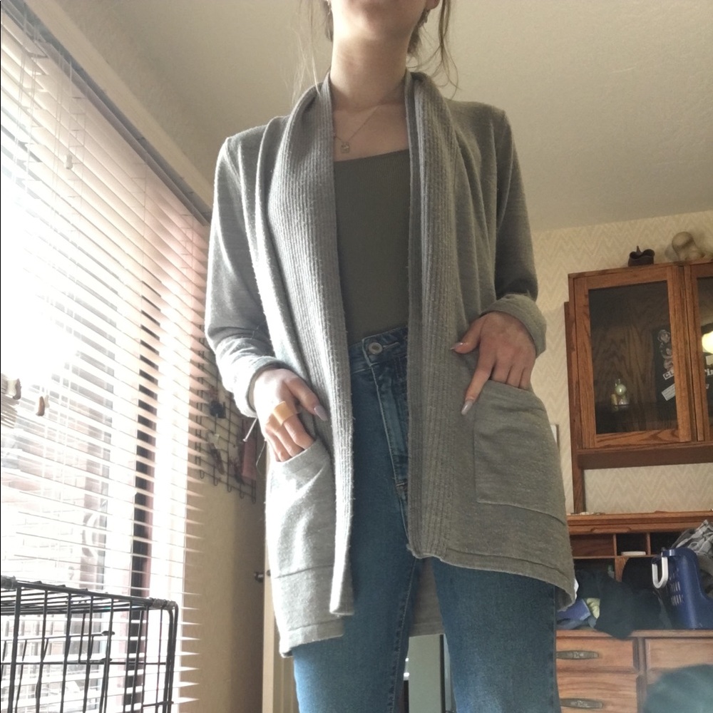 Gray cardigan with pockets